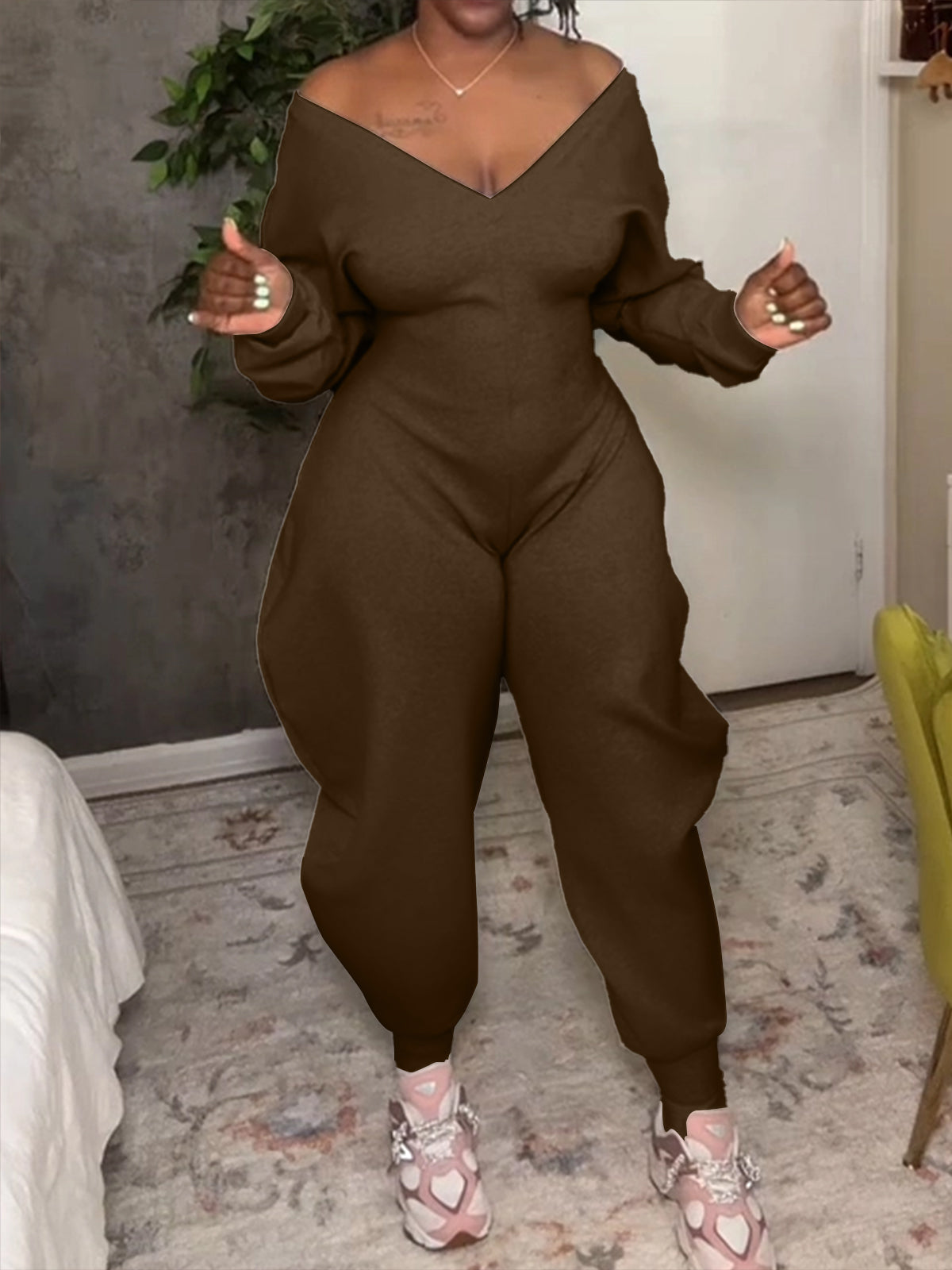 Gemütlicher Baggy Jumpsuit mit V Ausschnitt und Langen Ärmeln