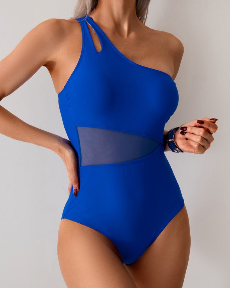 Traje de baño glamuroso con control de abdomen, tirantes de un solo hombro e inserción de malla.