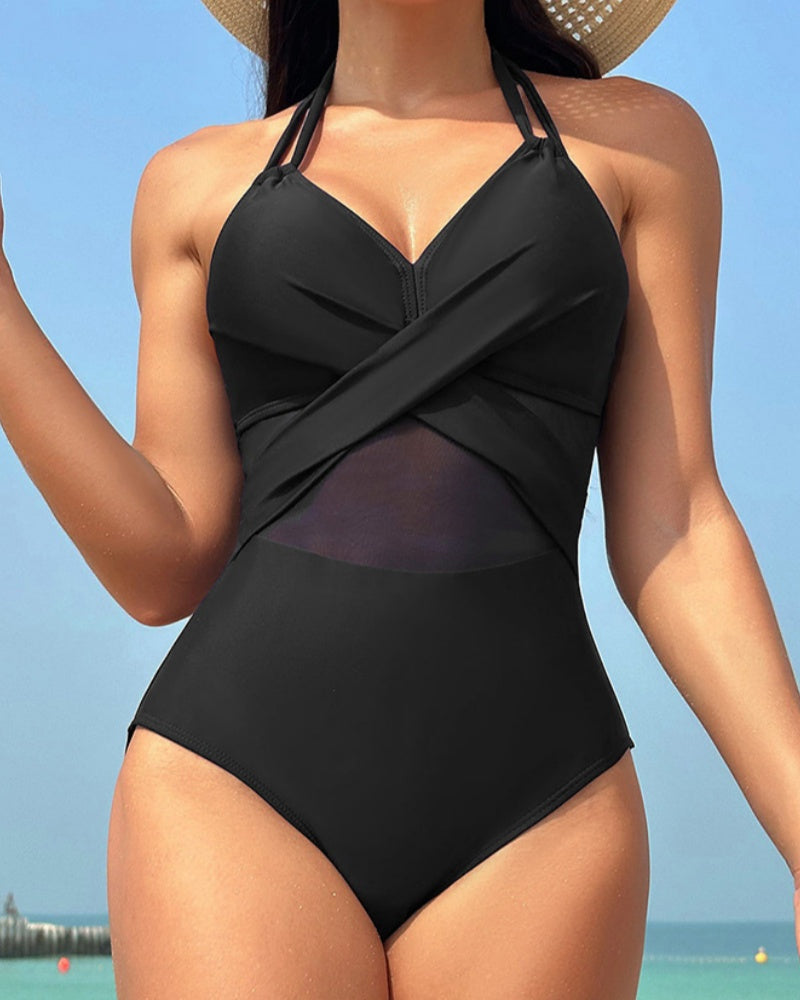 Traje de baño de una pieza con cuello halter y aplicación de malla y tirantes dobles y frente cruzado.