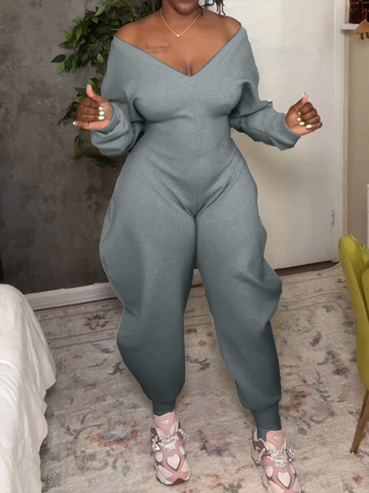 Gemütlicher Baggy Jumpsuit mit V Ausschnitt und Langen Ärmeln