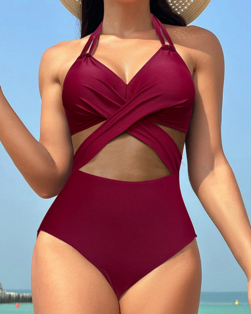 Traje de baño de una pieza con cuello halter y aplicación de malla y tirantes dobles y frente cruzado.