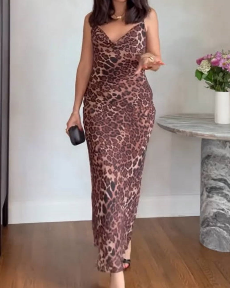 Ärmelloses Figurbetontes Maxikleid mit Schwingendem Kragen und Leopardenmuster (Vorverkauf)