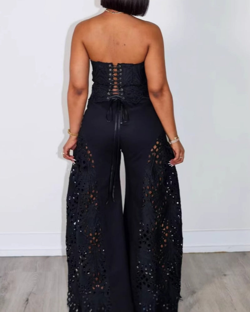 Elegantes Set aus Trägerlosem Oberteil mit Blumenmuster Lochmuster und Weiten Hosen
