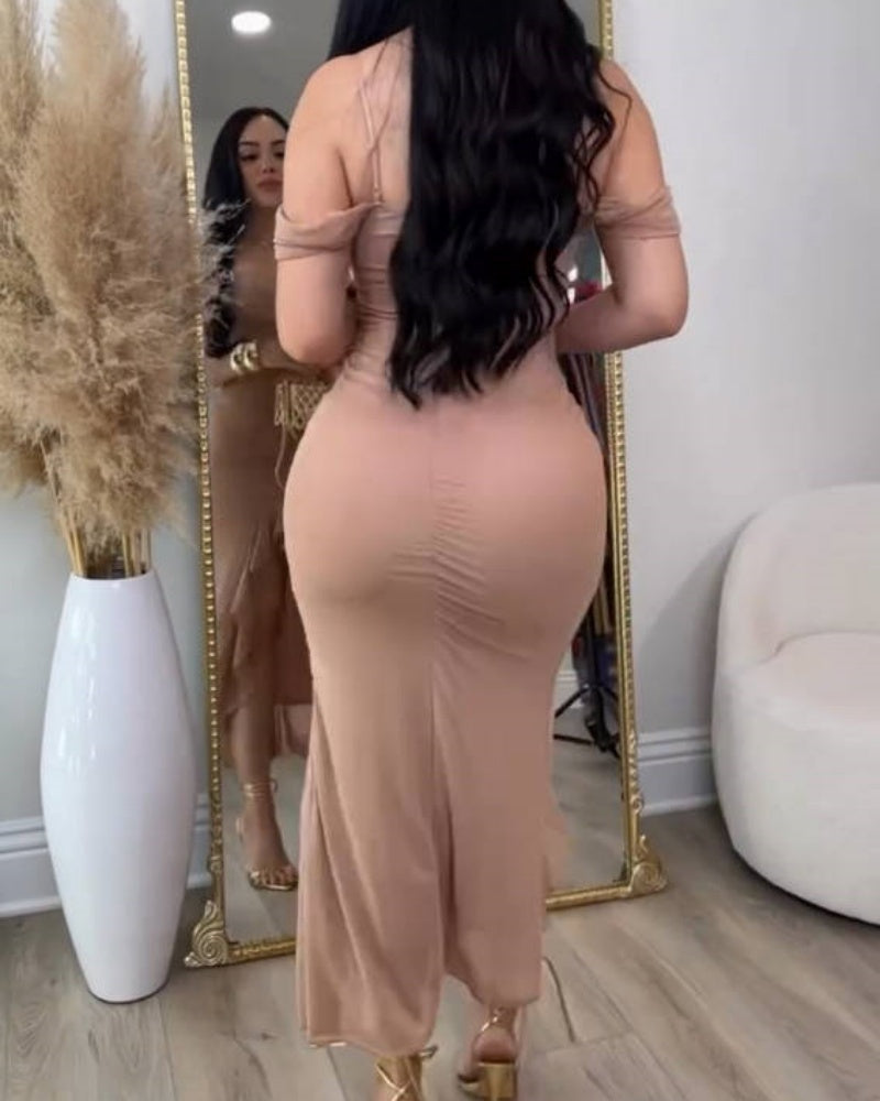 Glamouröses Schulterfreies Kleid mit Gerüschtem Asymmetrischem Schlitz