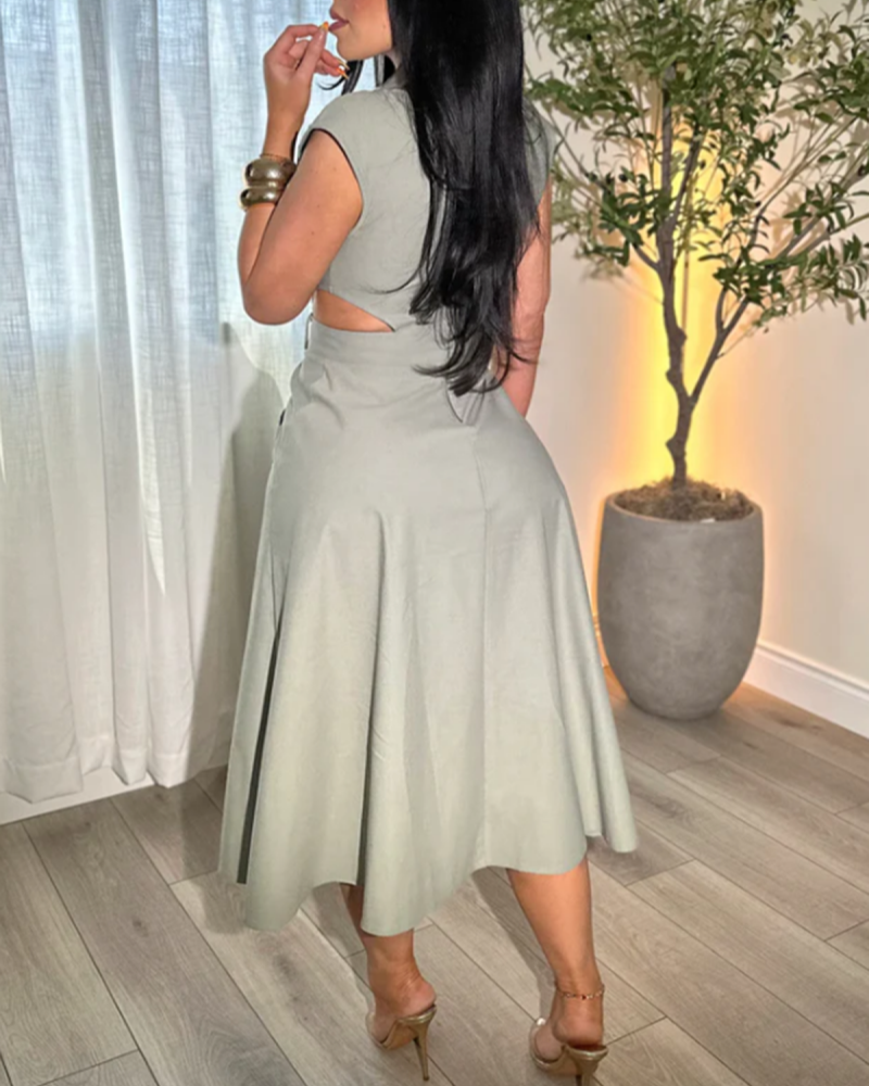 Ärmelloses Kleid mit Kragen Hemdbluse und Cut Outs in der Taille und Taschen