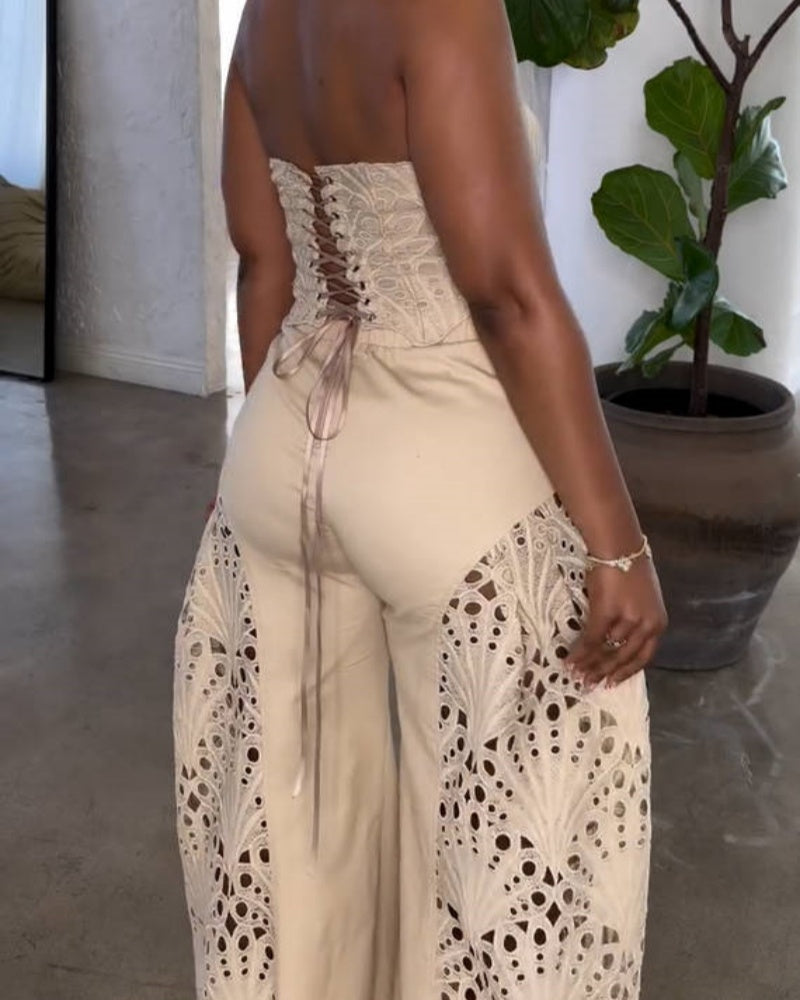 Elegantes Set aus Trägerlosem Oberteil mit Blumenmuster Lochmuster und Weiten Hosen